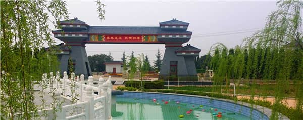 選擇西安漢皇樹葬墓園時(shí)，除了價(jià)格因素，還應(yīng)該考慮哪些因素？