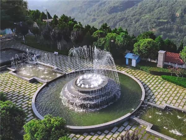 西安壽陽(yáng)山墓園青山綠水壽陽(yáng)山腳蹬鯨魚(yú)溝