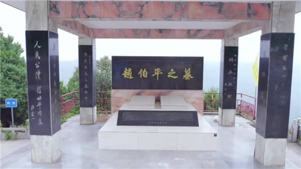 如果我想乘坐直達(dá)的公交車(chē)到達(dá)西安壽陽(yáng)山墓園，應(yīng)該在哪里乘坐？