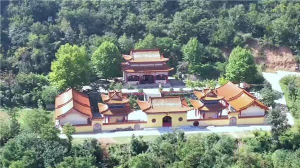 西安壽陽(yáng)山公墓位于哪個(gè)區(qū)域，并且它的地理環(huán)境有何特點(diǎn)？