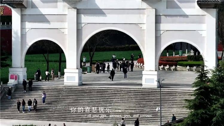 西安霸陵墓園新區(qū)在建筑規(guī)模和規(guī)劃設(shè)計(jì)上有哪些特色？