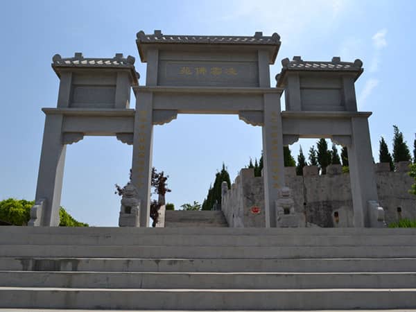 高橋墓園的環(huán)境如何，它的價(jià)格區(qū)間大概是多少？