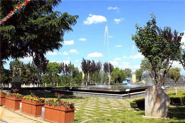 西安長安區(qū)有哪些環(huán)境較好的陵園，它們各自有什么特色？